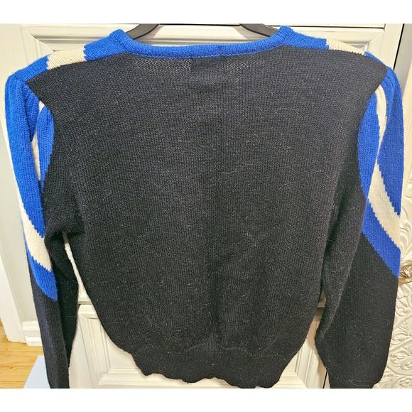 Vintage Blue & Black V-Neck Sweater
Size - 36 - Picture 6 of 7